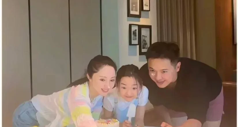 董璇高云翔同框惹争议！频繁联系被吐槽没边界感