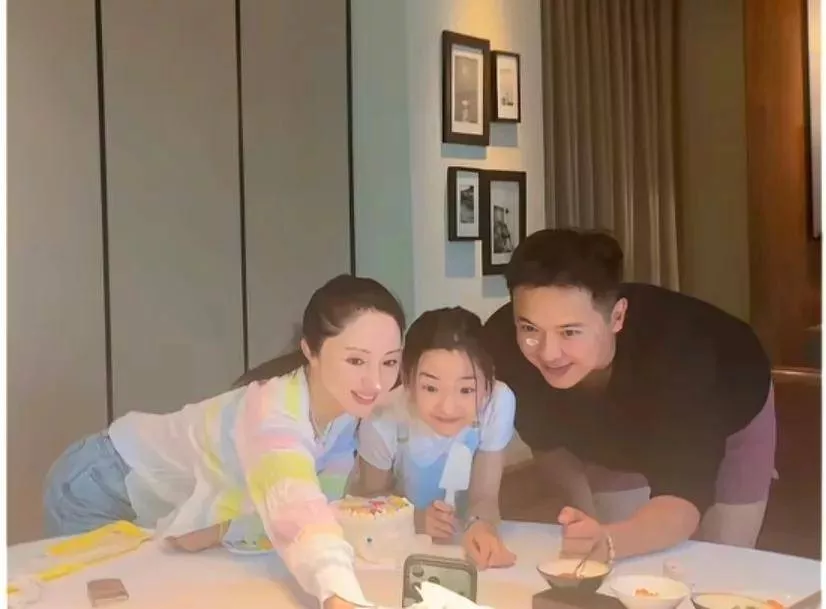 董璇高云翔同框惹争议!频繁联系被吐槽没边界感