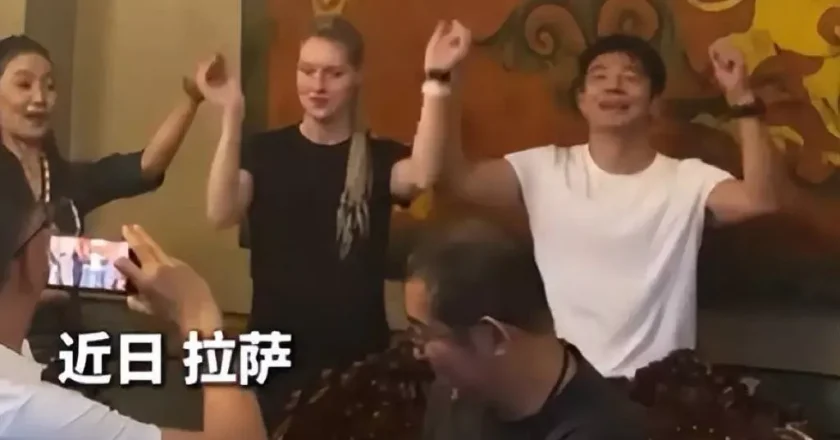 撒贝宁夫妇拉萨吃石锅鸡，李白一头脏辫高又壮