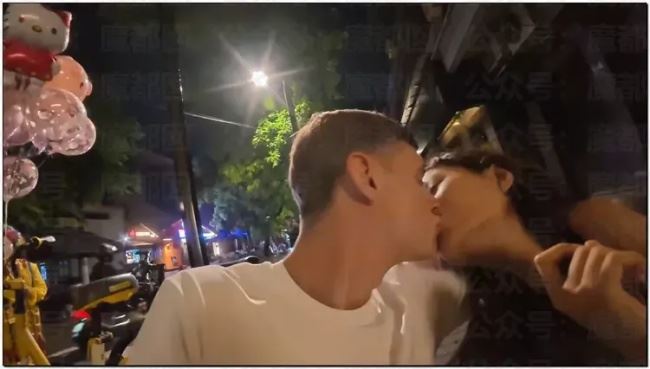英网红炫耀1天拿下中国美女 开房片疯传 网炸锅 英网红炫耀1天拿下中国美女 开房片疯传 网炸锅