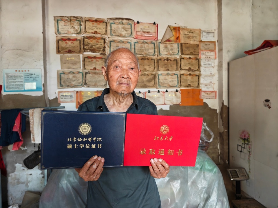 河南中专生成北大博士:这不是逆袭 只是回到正常
