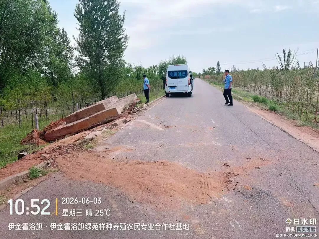 鄂尔多斯短命网红路障墩,连夜走红,次日拆除