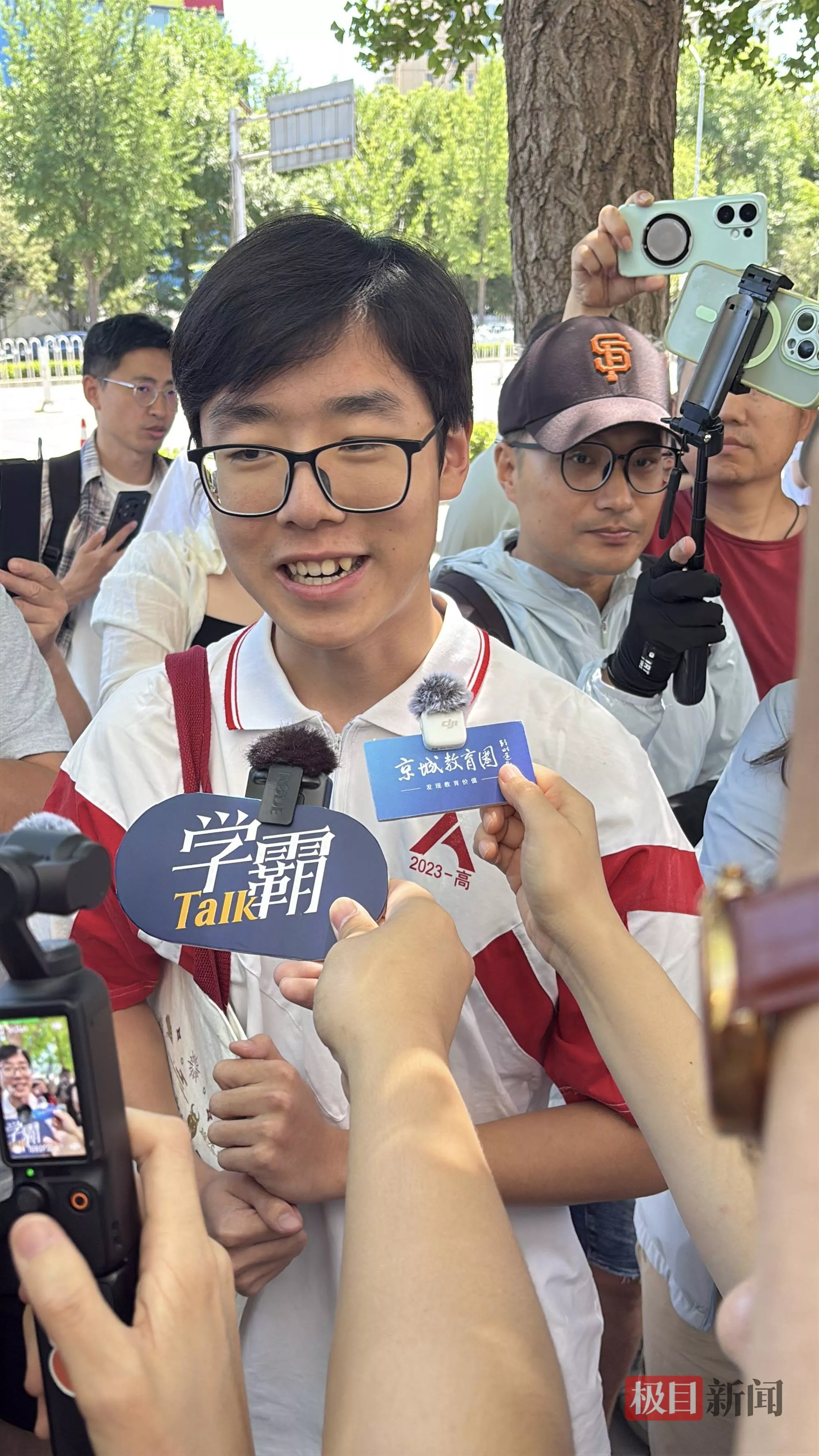 北京人大附中首位出考场男生:目标清华大学