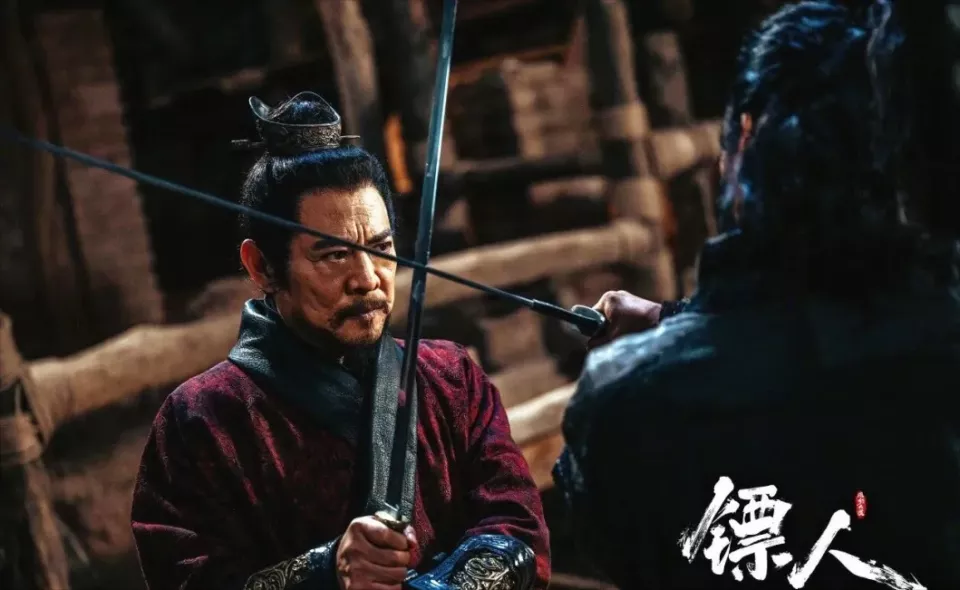 李连杰携妻女同框照曝光,妻子利智剪短发素颜状态显年轻