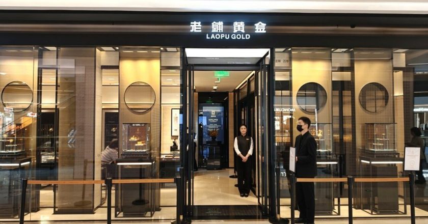 国际奢侈品退场！不畏金价下跌 陆本土黄金珠宝逆势进驻恒隆、IFC