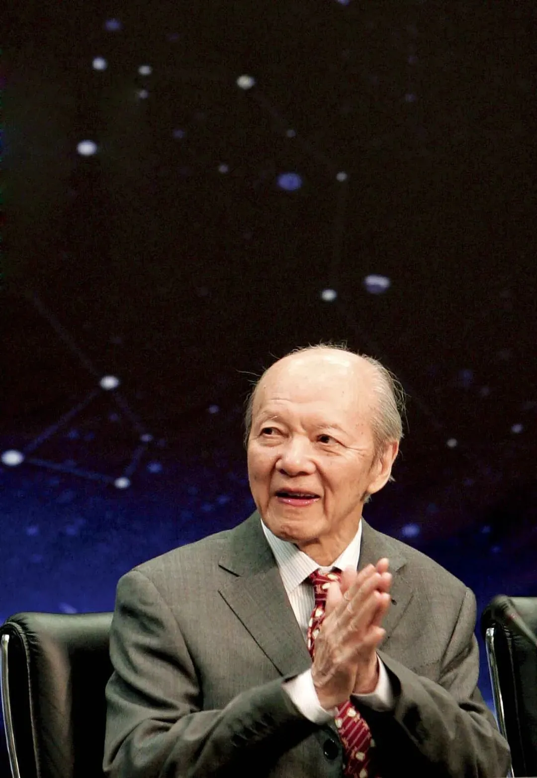杨振宁当年“算了一半算不下去”,他算出来了!