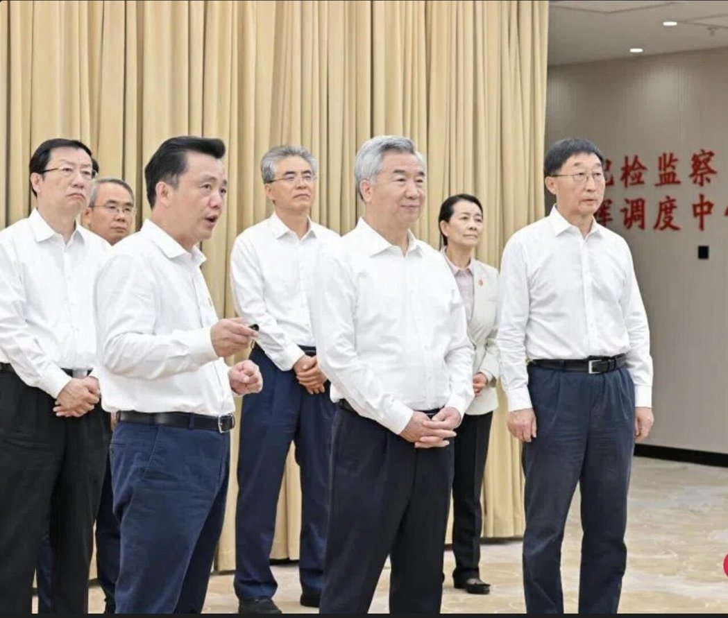 中央纪委书记李希在河南调研时称,要坚定不移强化反腐。(新华社) 中央纪委书记李希在河南调研时称,要坚定不移强化反腐。(新华社)