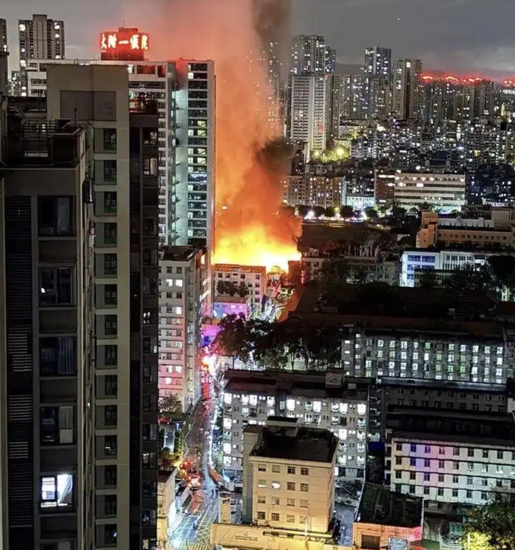 6月9日21时55分许,福州台江区上海街道下河里14号民房发生火灾,火势蔓延至几... 6月9日21时55分许,福州台江区上海街道下河里14号民房发生火灾,火势蔓延至几...