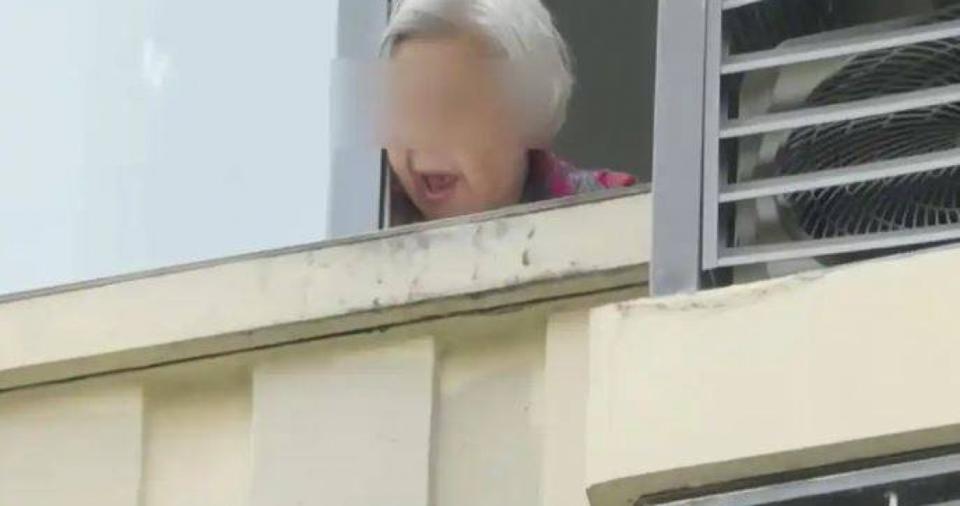 86歲的孔姓婦人連日來經常在凌晨2、3點於住家窗邊大聲呼喊,嚴重影響鄰居睡眠。(圖/翻攝自新聞晨報)