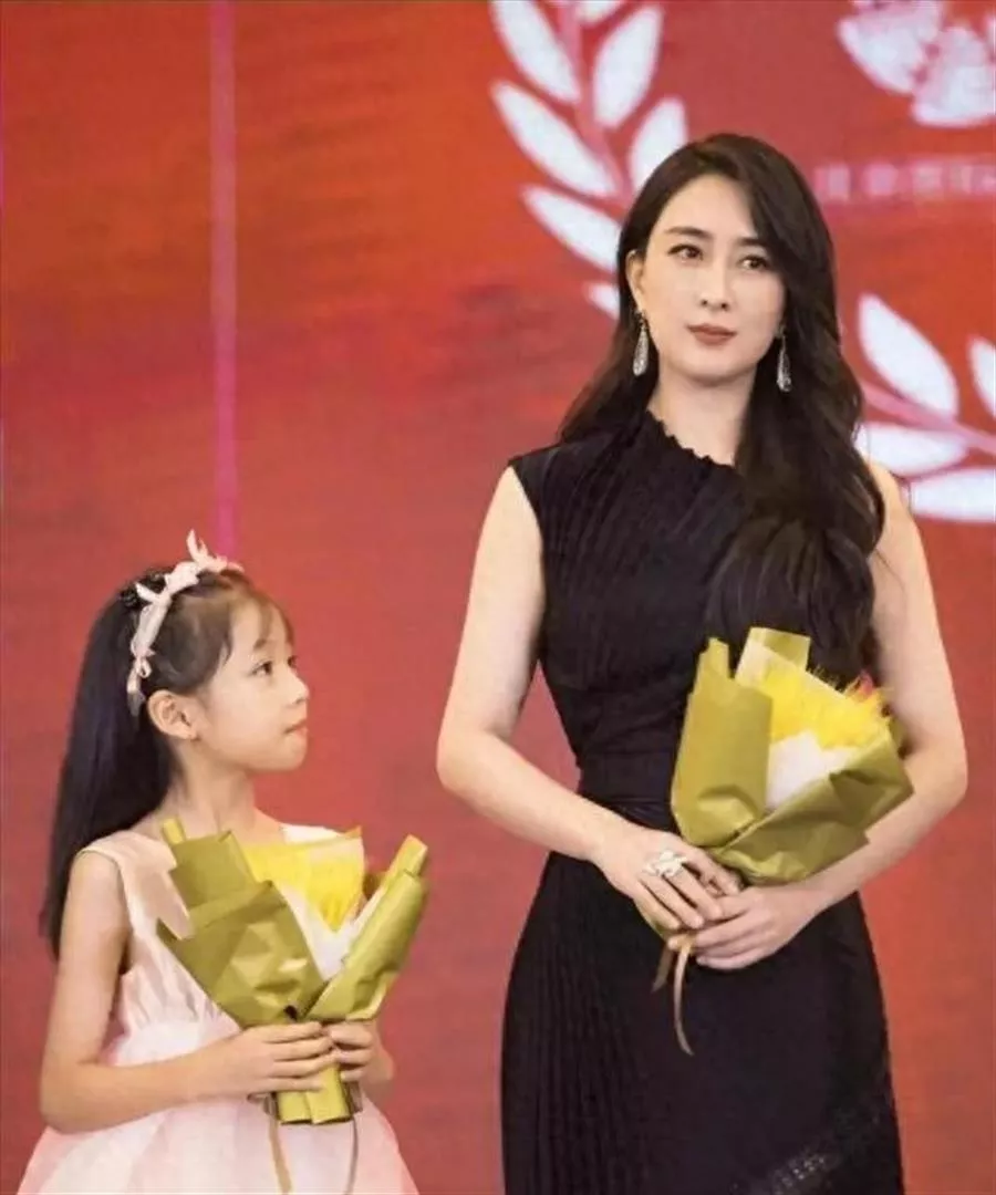 和孔令辉分手13年,被黑人扛在肩上的马苏终究走到了今天