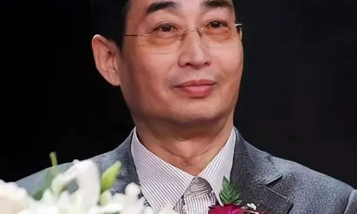 80岁主持人万峰近况曝光！与妻子离婚已经20年