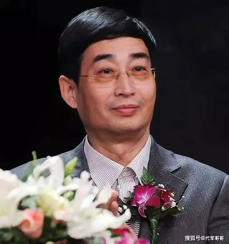 80岁主持人万峰近况曝光!与妻子离婚已经20年