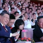 习近平彭丽媛罕见戴眼镜   照片惨遭封杀