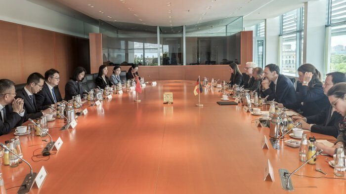 凌激称,中方期待中欧贸易投资磋商机制取得务实成果,也希望德国政府在欧盟内发挥积极... 凌激称,中方期待中欧贸易投资磋商机制取得务实成果,也希望德国政府在欧盟内发挥积极...