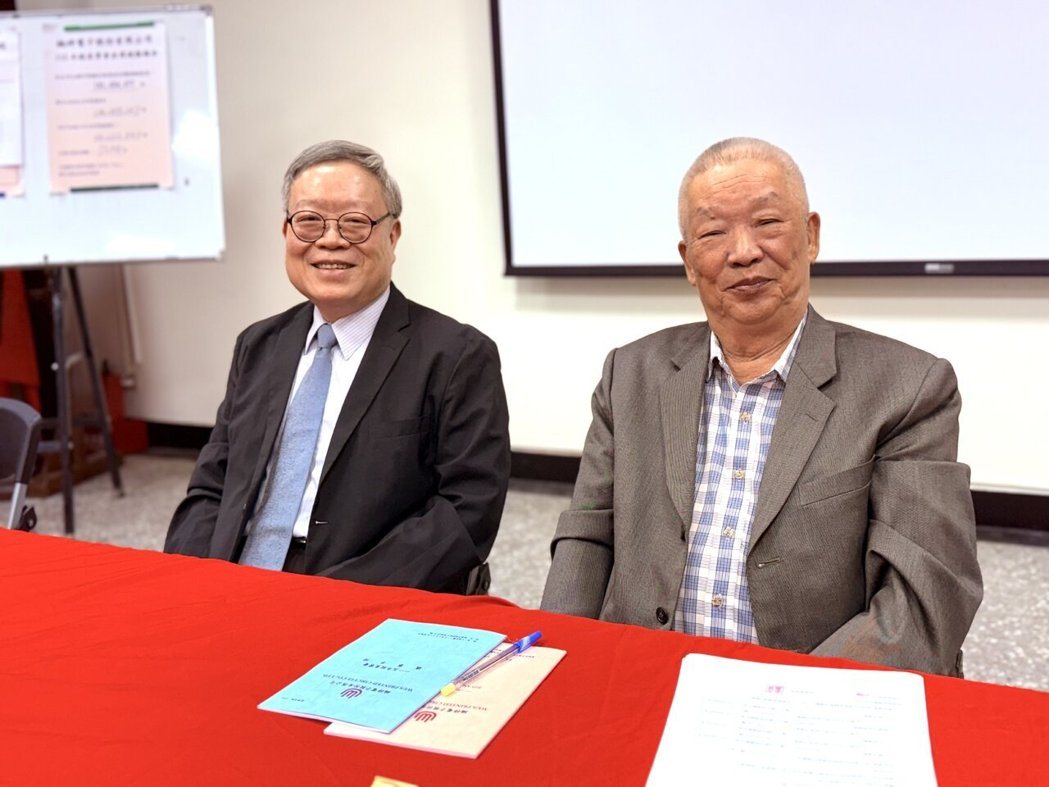 楠梓电董事长徐汉忠(右)、楠梓电总经理陈志康。记者尹慧中 楠梓电董事长徐汉忠(右)、楠梓电总经理陈志康。记者尹慧中