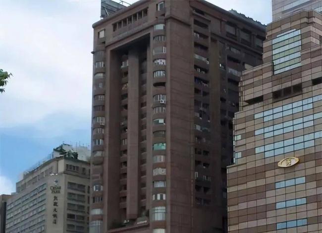 最败家千金：父亲登顶华人首富，她5年败空帝国
