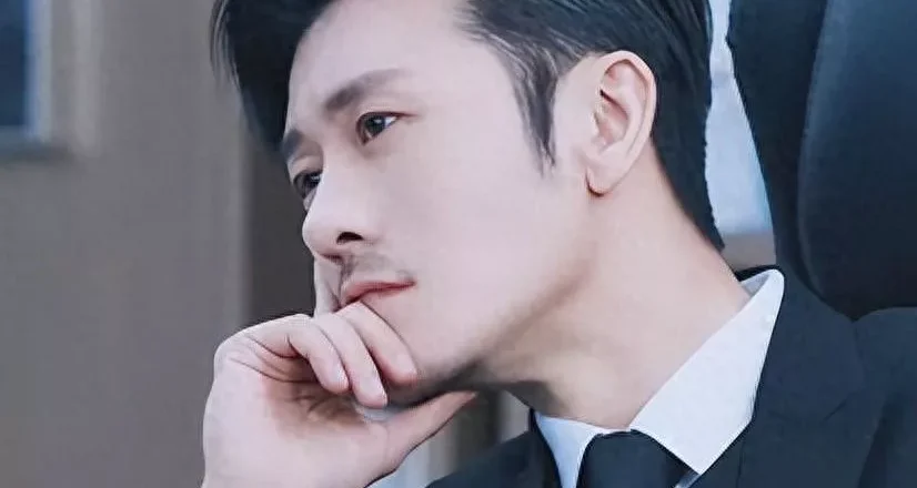 亲妈是导演，干妈是导演，20年都捧不红他