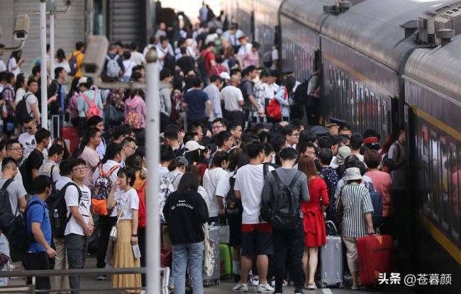 为什幺女乘务员纷纷从高铁离职?内幕被揭开 为什幺女乘务员纷纷从高铁离职?内幕被揭开