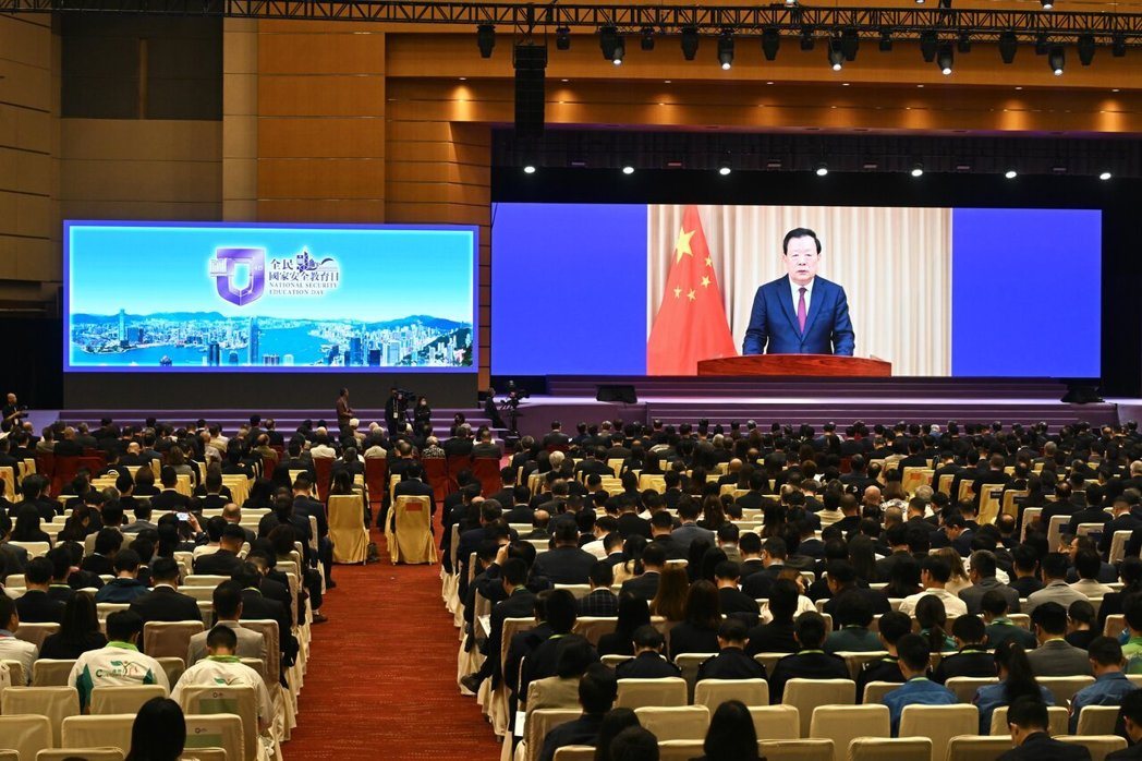 港府今年4月15日举行全民国家安全教育日开幕典礼暨主题讲座,中共中央港澳工作办公... 港府今年4月15日举行全民国家安全教育日开幕典礼暨主题讲座,中共中央港澳工作办公...