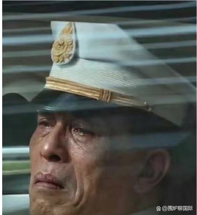 崩溃瞬间:悼念爱女 泰王玛哈老泪纵横 崩溃瞬间:悼念爱女 泰王玛哈老泪纵横