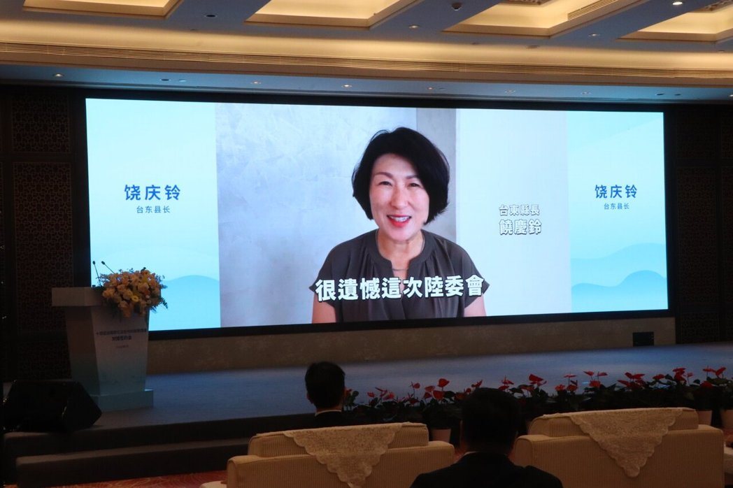 大陆方面今天举办采购台湾特色农渔产品签约仪式,因陆委会禁令未能出席海峡论坛的台东... 大陆方面今天举办采购台湾特色农渔产品签约仪式,因陆委会禁令未能出席海峡论坛的台东...