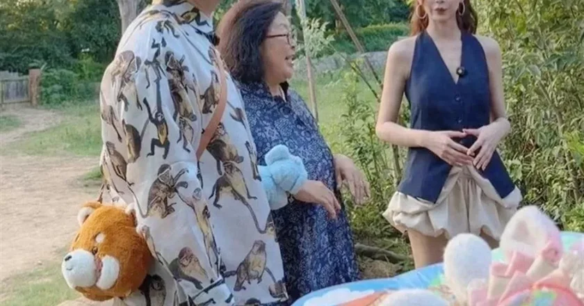 38岁杜海涛夫妻在公园被偶遇，沈梦辰打扮得好美
