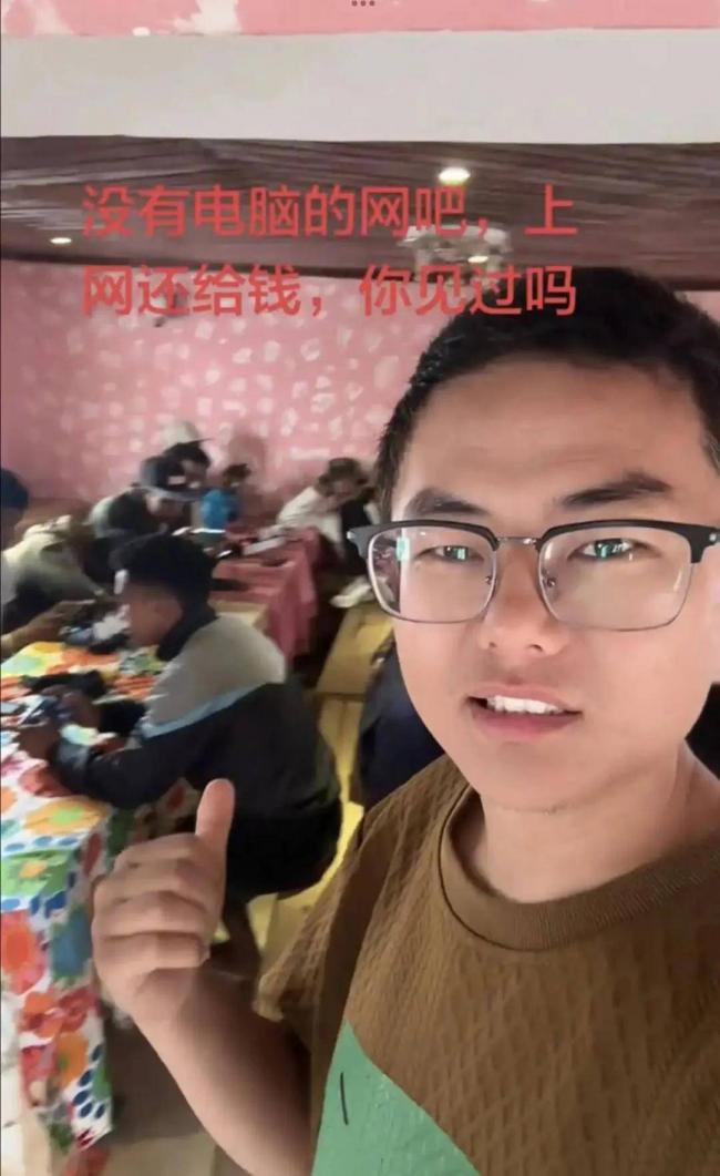 中国人在非洲开手机网吧 生意火到需排号 中国人在非洲开手机网吧 生意火到需排号