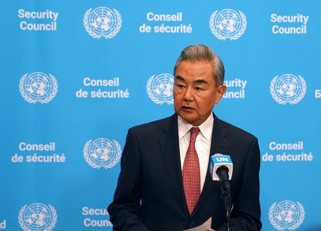 大陆外交部长王毅称,国际社会应当进一步为伊美谈判提供助力。新华社 大陆外交部长王毅称,国际社会应当进一步为伊美谈判提供助力。新华社