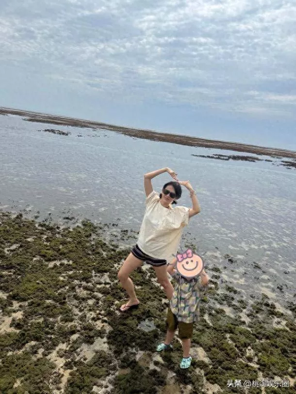 44岁孙艺珍带儿子旅游晒照 ,牵手儿子展现温馨日常
