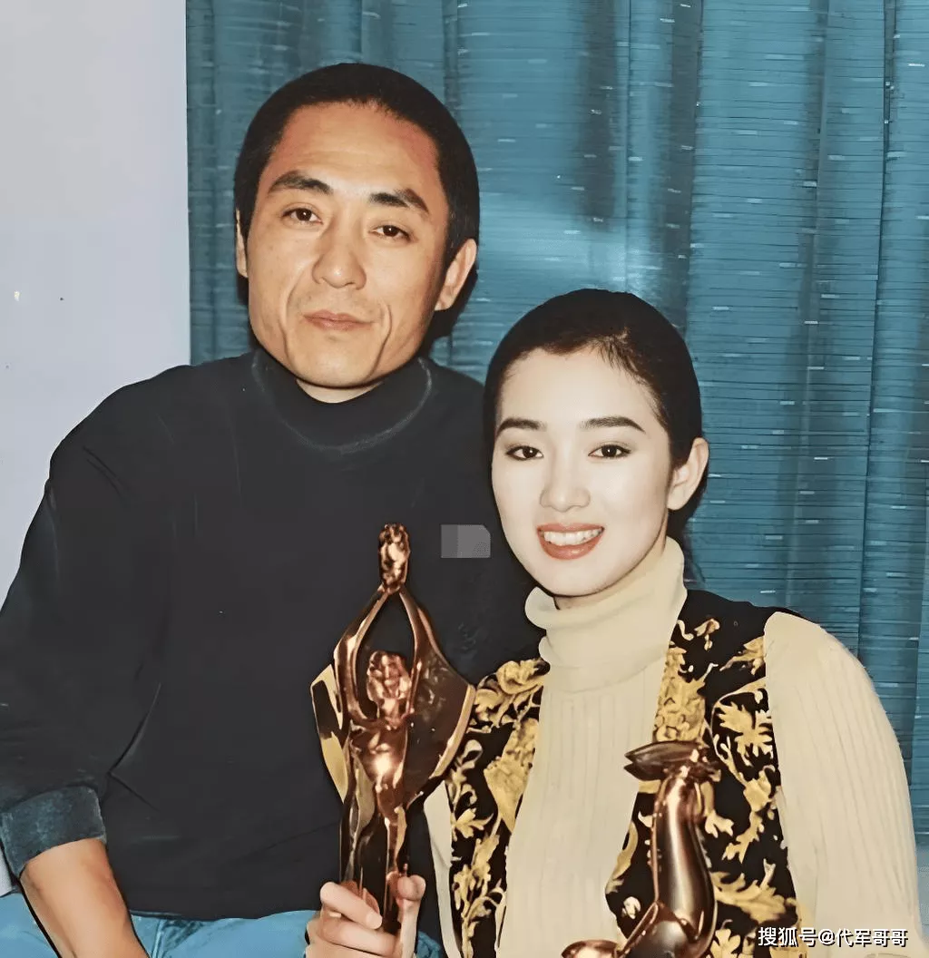 60岁巩俐近况曝光!再婚嫁法国音乐家没生孩子,享受丁克生活