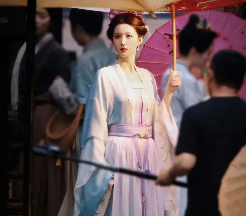 王楚然《浮生》路透像神女！民国造型全靠颜值撑
