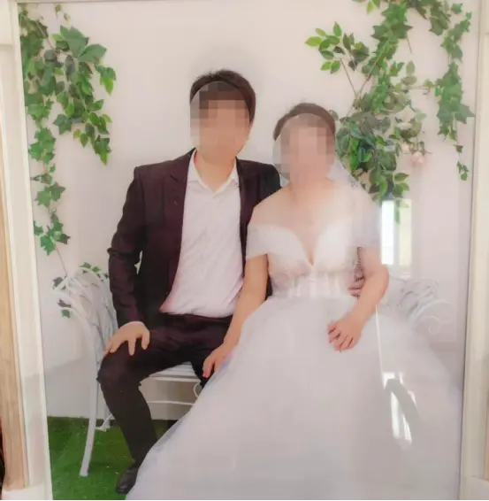 女子外出彻夜未归,次日被发现死在情夫车里