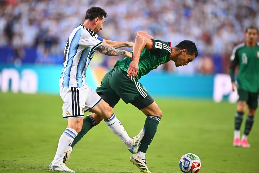 阿尔及利亚足协向FIFA申诉：梅西踩中后卫小腿