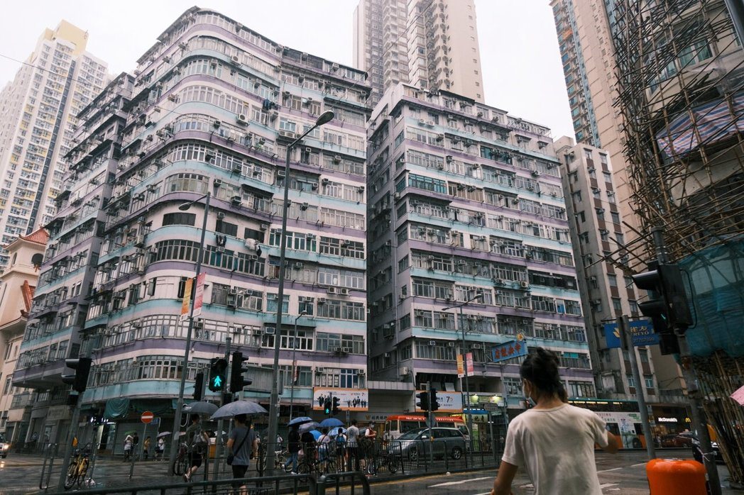 港府「扶贫报告」称香港未来不会再定义「贫穷」。图为香港深水埗大埔道东庐大厦的㓥房... 港府「扶贫报告」称香港未来不会再定义「贫穷」。图为香港深水埗大埔道东庐大厦的㓥房...