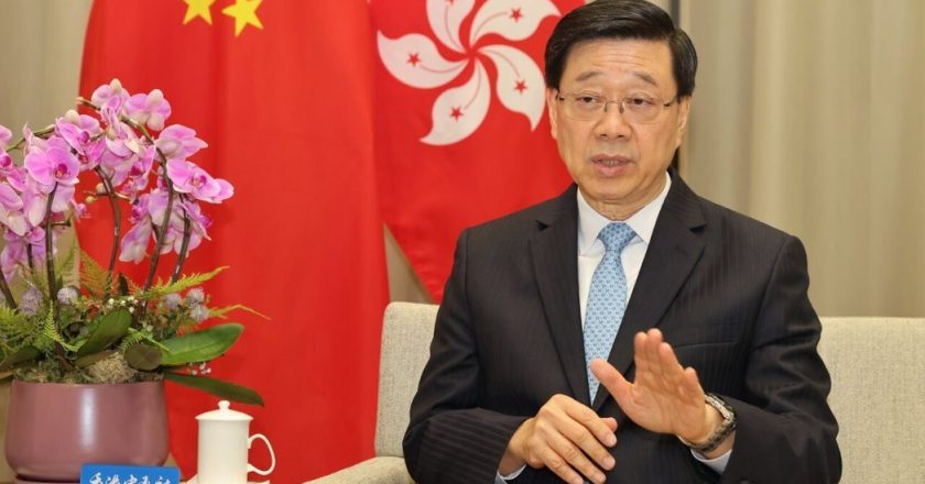 港特首称上任四年港最大转变是两制抗拒一国变真一国两制