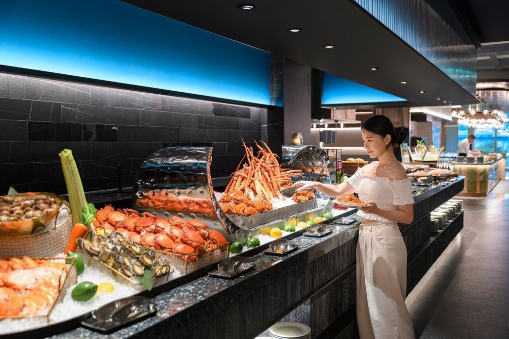 汉来美食近年积极布局的高端自助餐品牌「岛语自助餐厅」也将于7月18日插旗台中汉神... 汉来美食近年积极布局的高端自助餐品牌「岛语自助餐厅」也将于7月18日插旗台中汉神...