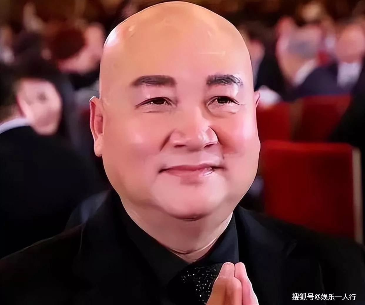 丧妻不到三月,74岁“唐僧"被拍与年轻女子同行