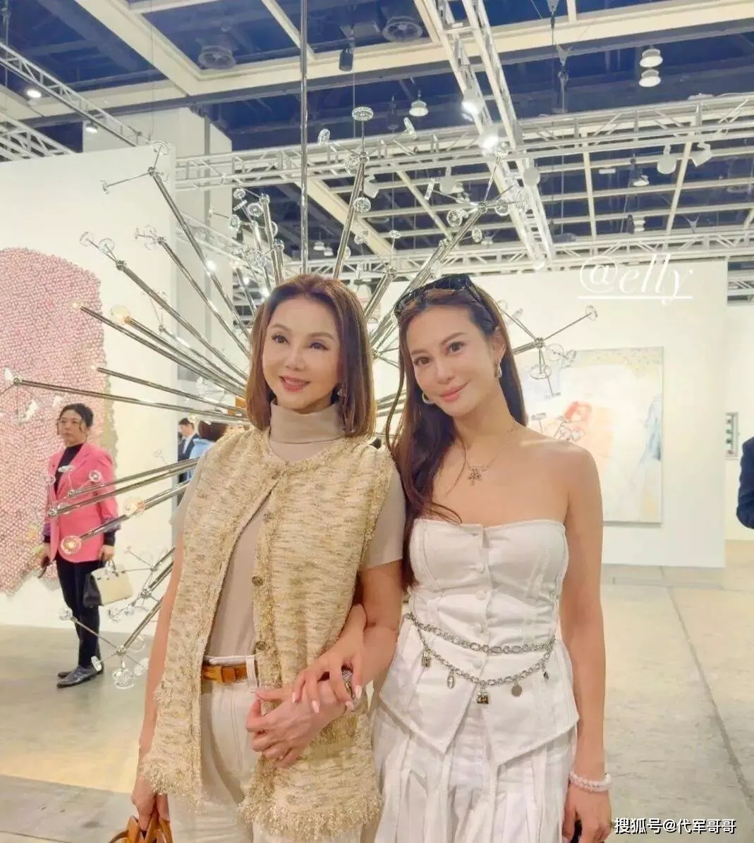 69岁谢玲玲近况曝光!嫁豪门生下5个孩子,离婚后真正人生赢家