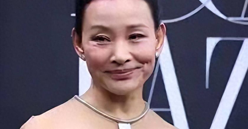 65岁陈冲回上海独居养老 撕开中老年体面生活 原来还能这么活