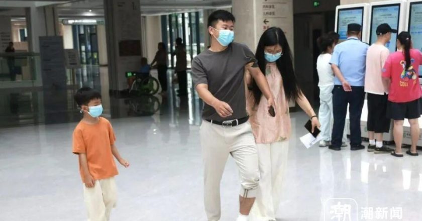 塔克拉玛干沙漠边缘地带现洪水 多段高速公路中断