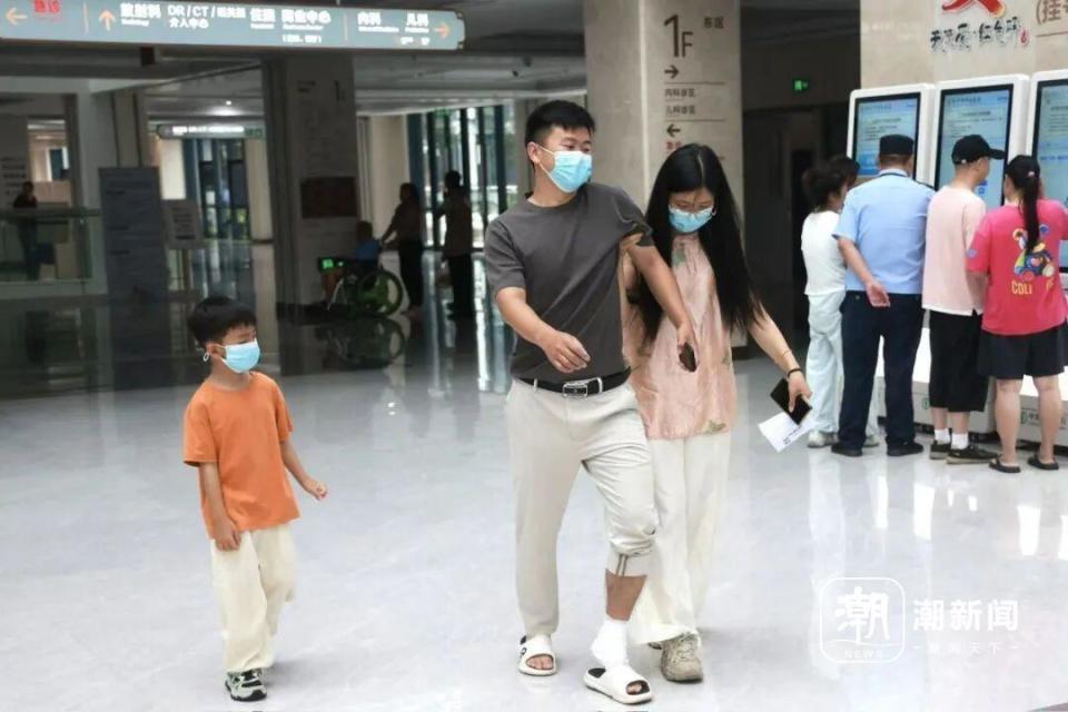 塔克拉玛干沙漠边缘地带现洪水 多段高速公路中断