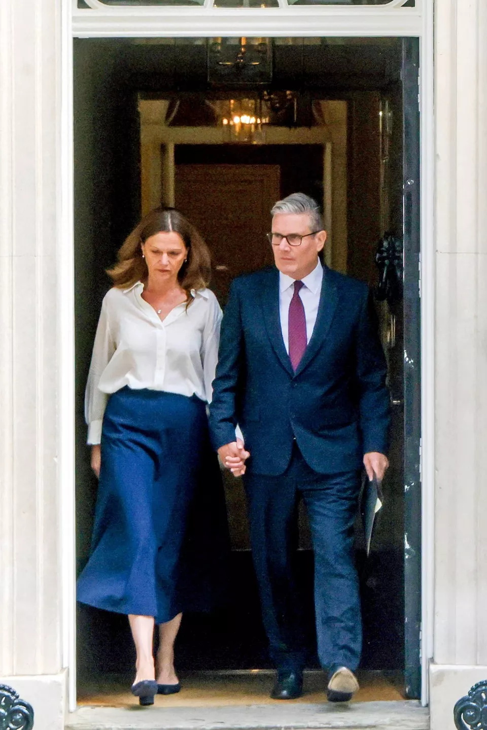 英国首相,“突然逃离”,背后的原因是...