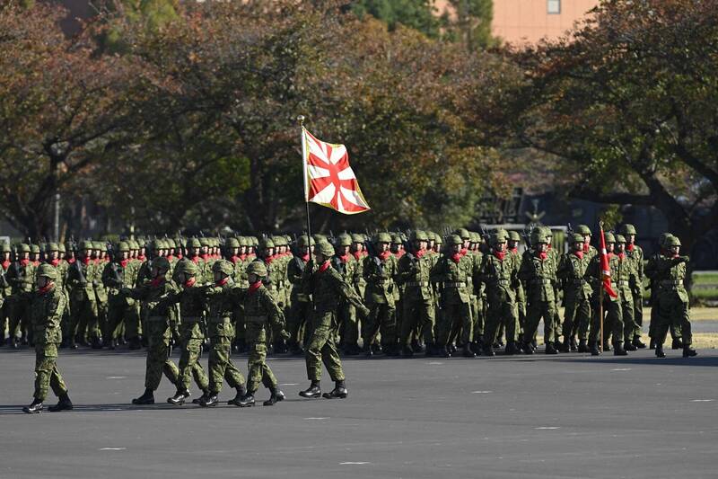 日經調查報導，日本陸上自衛隊使用了被植入病毒的中國製USB隨身碟，並且插入機密系統終端使用了將近一年，但安全檢查系統均未查覺。（法新社）