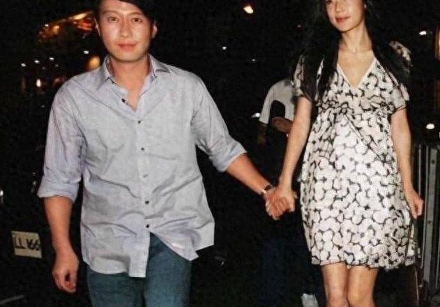 58岁黎明带老婆女儿运动会 网友看呆 老婆才是真赢家