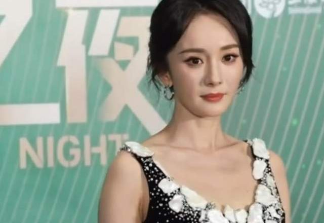 杨幂出席白玉兰提名晚宴！一袭黑色镶钻长裙 自带大女主气场