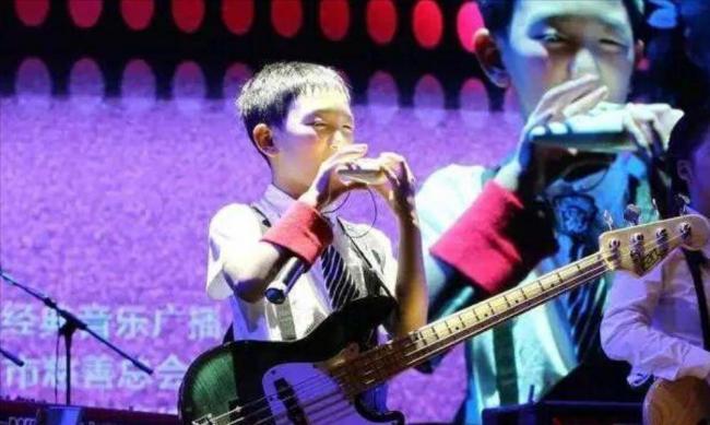 郭斌：6岁被伯母挖掉双眼 今高考分数721