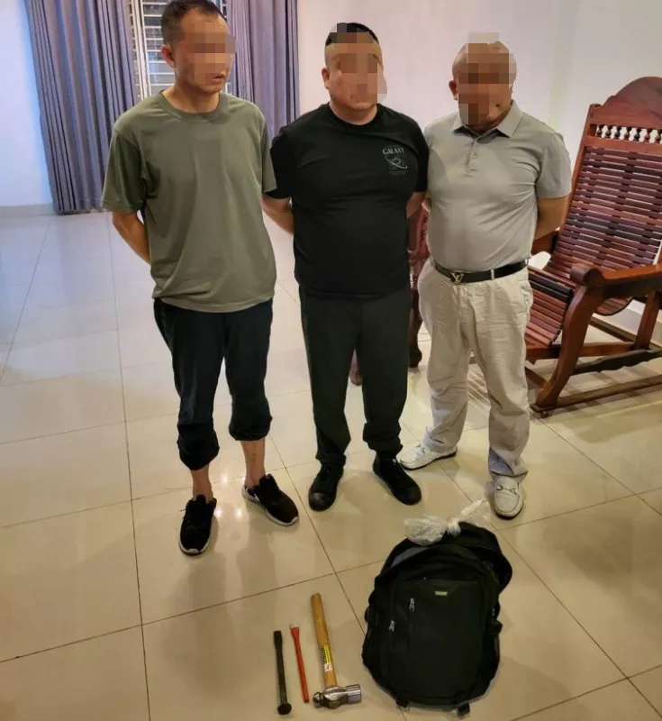 金边：3名中国籍男子涉嫌撬门入室盗窃被警方逮捕