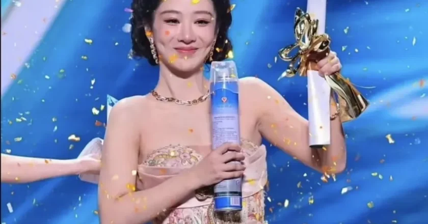 白玉兰现场:杨紫夺视后落泪,杨幂绿裙子醒目