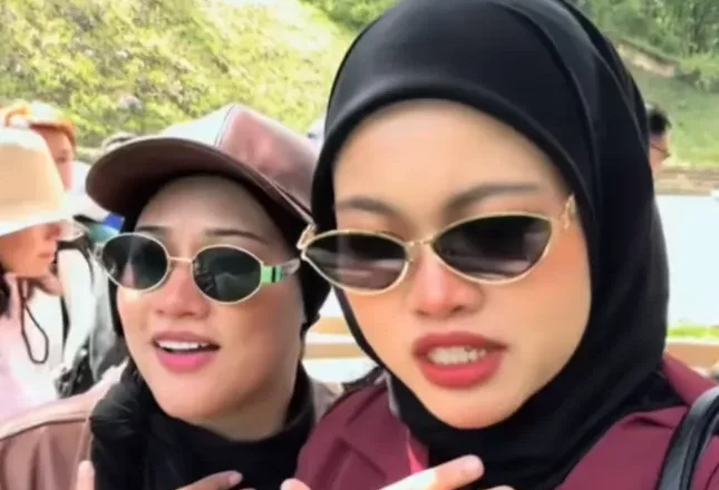 国外女网红来中国旅游,吐槽中国人又脏又臭