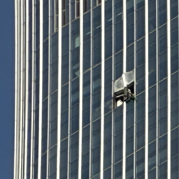小飞机撞北京最高楼「中国尊」 官方通报：驾驶死亡、13人受伤